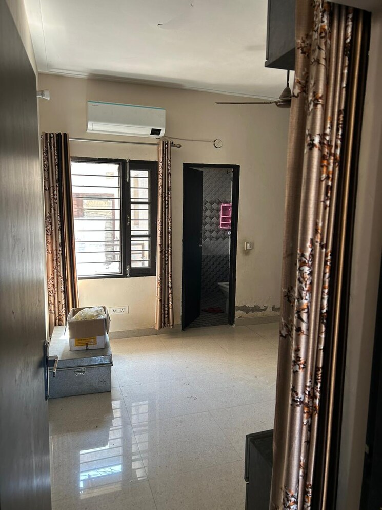 Room, sector 115 2 Bedroom 112 Sq.Yd. Apartment In Sector 115 Mohali 8219633