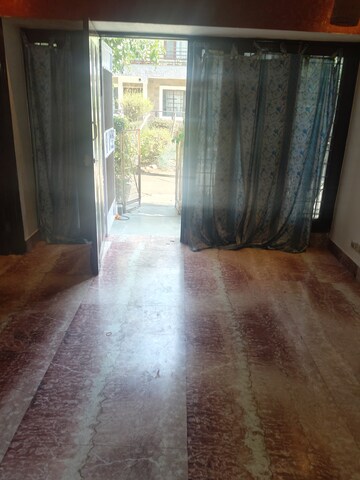 Room in 2 BHK Apartment at Vasant Kunj – for Sale