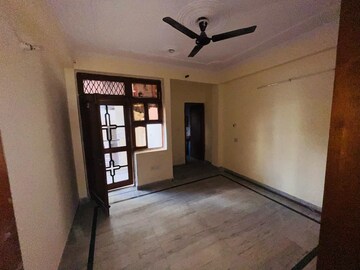 Room in 3 BHK Apartment at Maple Heights, Sector 43 – for Rent
