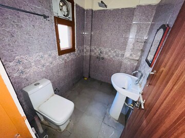 Bathroom in 3 BHK Apartment at Maple Heights, Sector 43 – for Rent