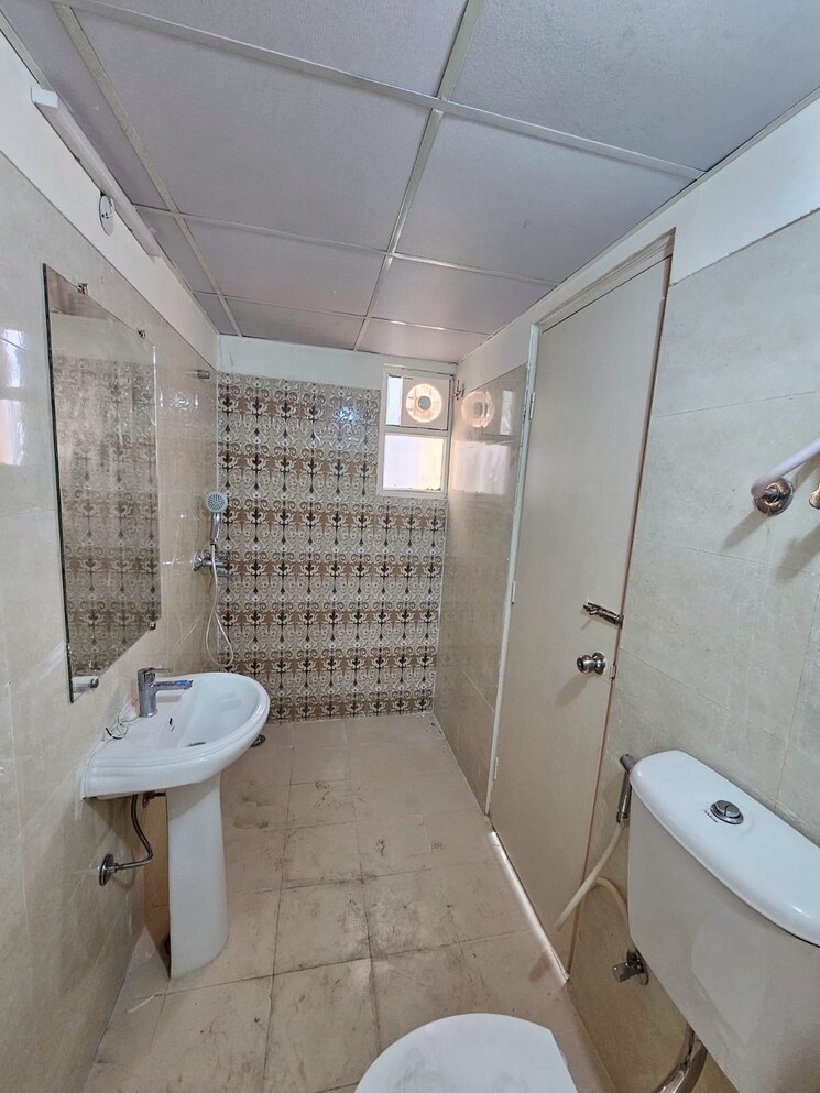 Bathroom, gaur-city-7th-avenue 3 Bedroom 1450 Sq.Ft. Apartment In Sector 4 Greater Noida Greater Noida 8219657