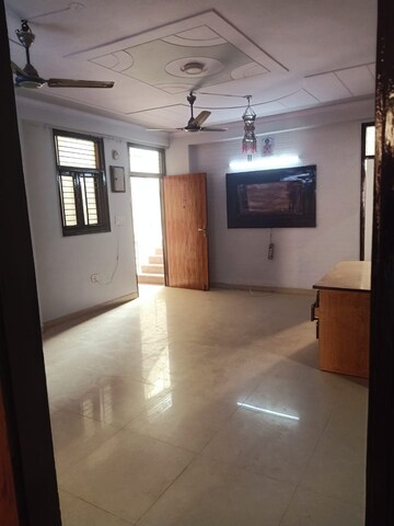 Room in 3 BHK Apartment at Proview Officer City, Raj Nagar Extension – for Rent