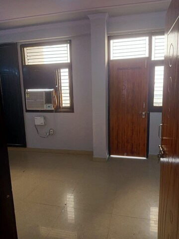 Room in 3 BHK Apartment at Proview Officer City, Raj Nagar Extension – for Rent