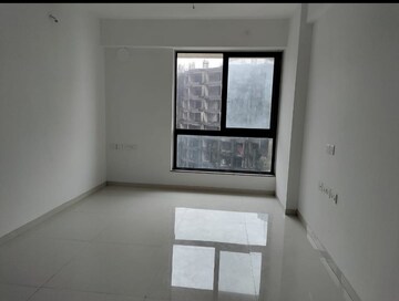 Room in 2 BHK Apartment at Sunteck Avenue 2, Goregaon West – for Rent