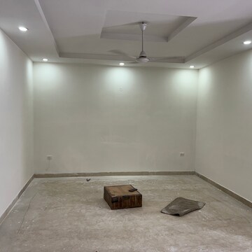 Room in 2 BHK Builder Floor at Sector 52 – for Rent