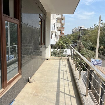 Balcony in 2 BHK Builder Floor at Sector 52 – for Rent