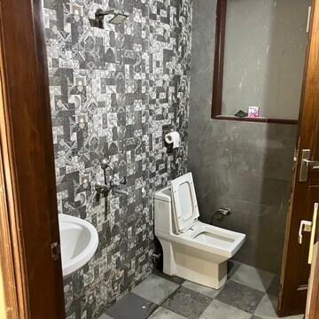 Bathroom in 2 BHK Builder Floor at Sector 52 – for Rent
