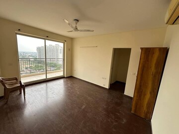 Room in 3 BHK Apartment at Pareena The Elite Residences, Sector 99 – for Rent