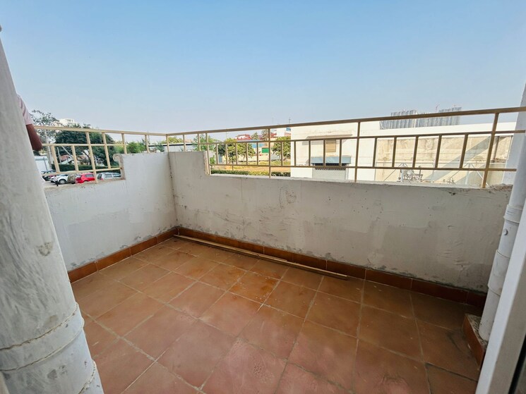 Balcony, rof-aalayas-phase-2 3 Bedroom 864 Sq.Ft. Apartment In Sector 102 Gurgaon 8219802