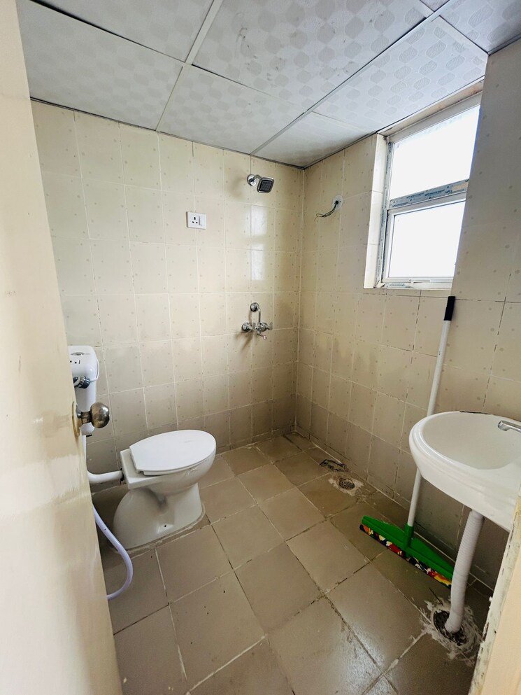 Bathroom, rof-aalayas-phase-2 3 Bedroom 864 Sq.Ft. Apartment In Sector 102 Gurgaon 8219802