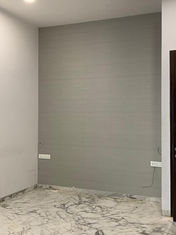 Room in 3 BHK Apartment at Lodha Bellissimo, Mahalaxmi – for Rent
