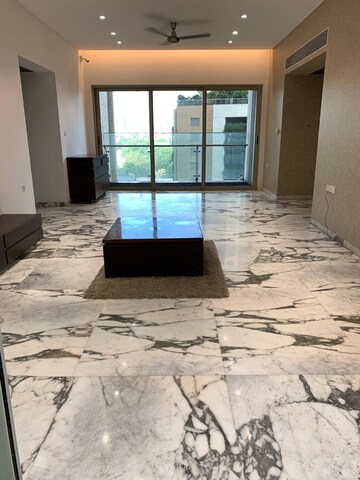 Room in 3 BHK Apartment at Lodha Bellissimo, Mahalaxmi – for Rent