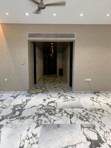 Room in 3 BHK Apartment at Lodha Bellissimo, Mahalaxmi – for Rent
