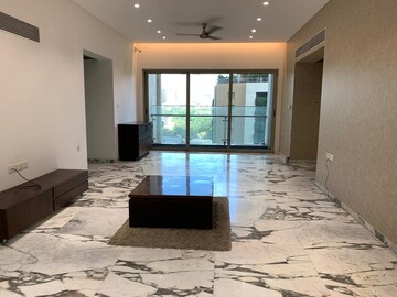 Room in 3 BHK Apartment at Lodha Bellissimo, Mahalaxmi – for Rent