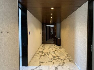Room in 3 BHK Apartment at Lodha Bellissimo, Mahalaxmi – for Rent
