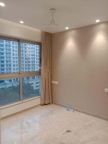 Room in 2 BHK Apartment at LnT Veridian, Powai – for Rent