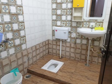 Bathroom in 2 BHK Independent House at Gomti Nagar – for Rent