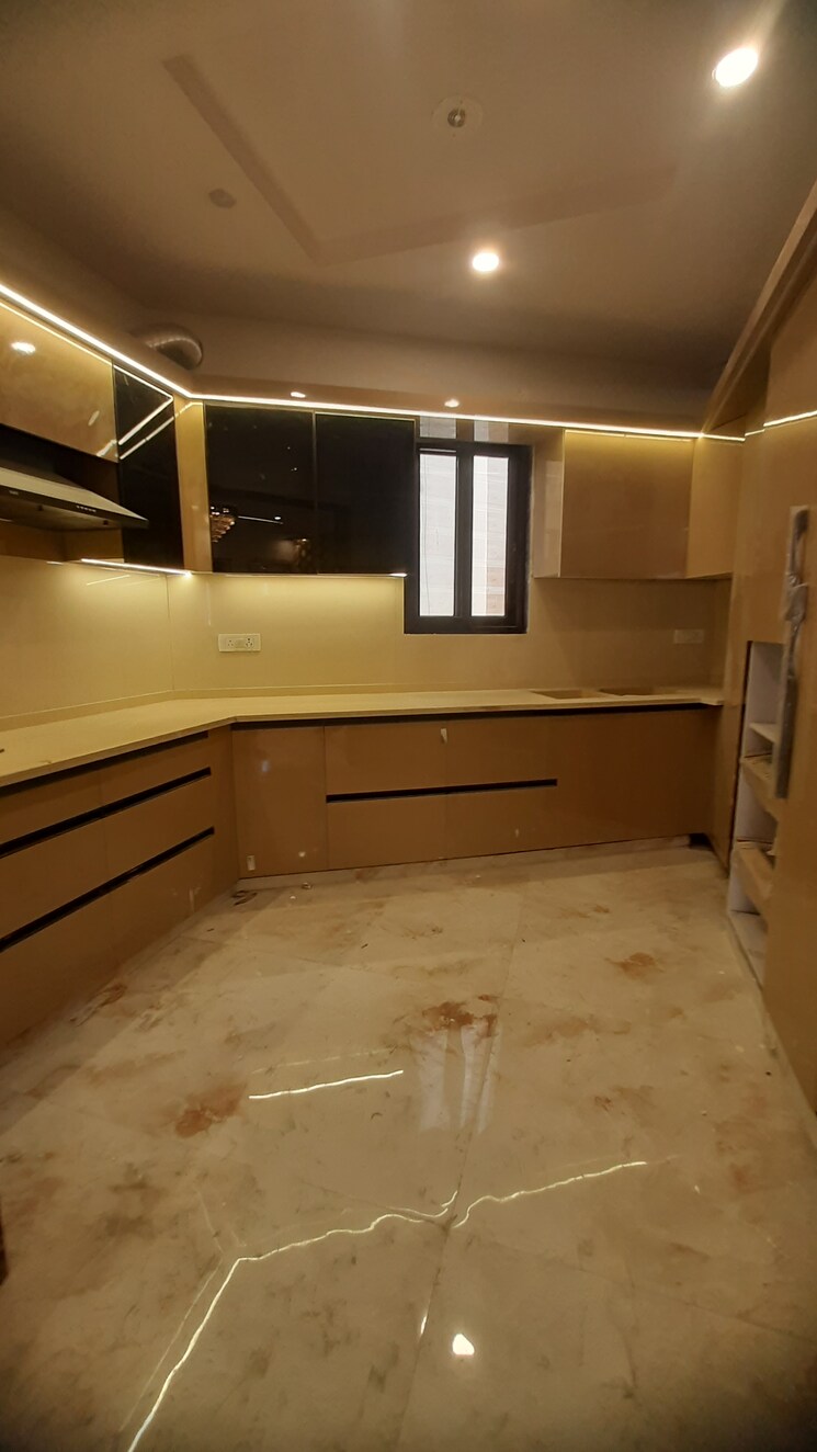 Kitchen, hari nagar 3 Bedroom 100 Sq.Yd. Builder Floor In Hari Nagar Delhi 8220055