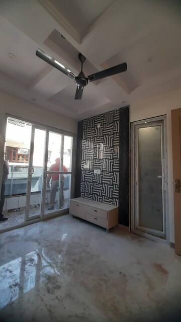 Furnished Amenities in 3 BHK Builder Floor at Hari Nagar – for Sale