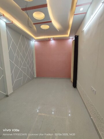 Room in 3 BHK Independent House at Jankipuram Extension – for Sale