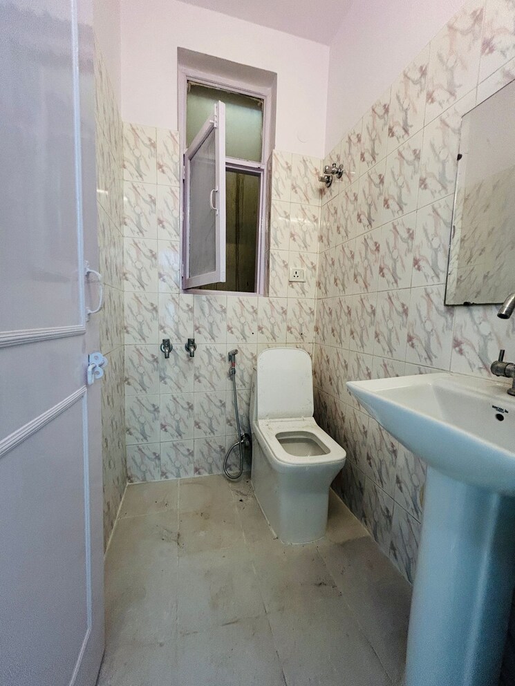 Bathroom, ansal-plaza-sector-23 2 Bedroom 1557 Sq.Ft. Independent House In Sector 23 Gurgaon 8220097