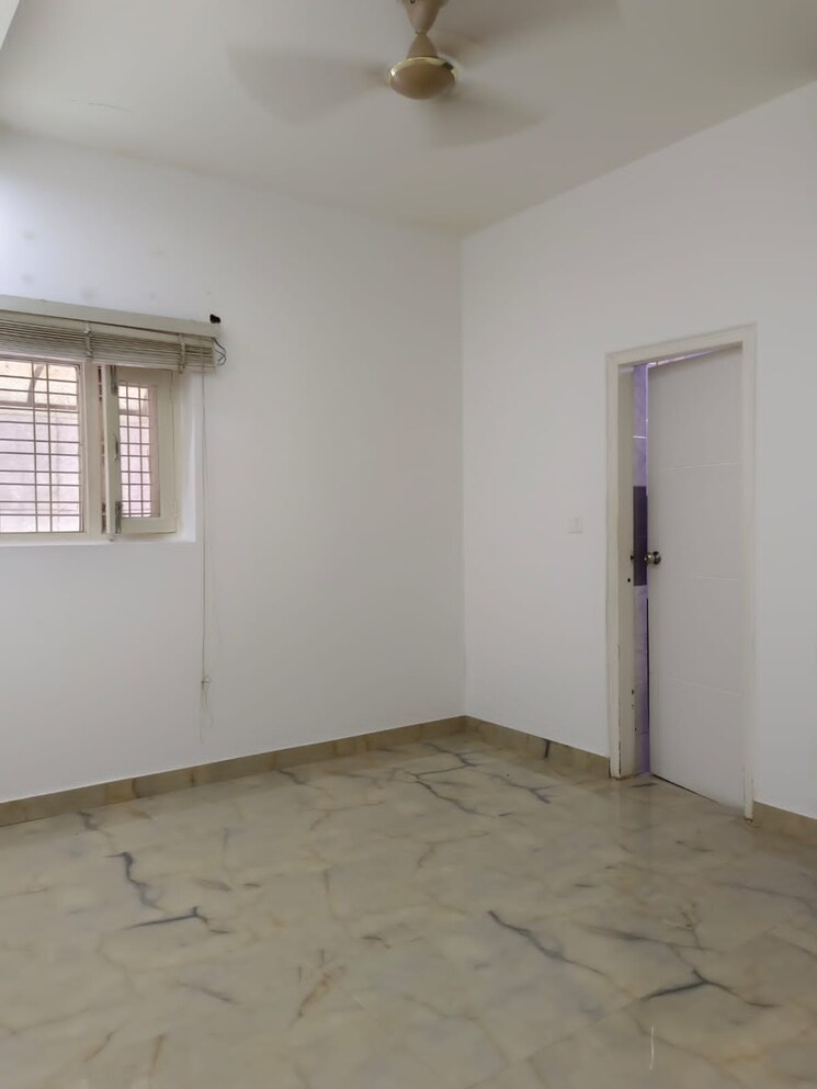 Room, amar colony 2 Bedroom 900 Sq.Ft. Builder Floor In Amar Colony Delhi 8220155