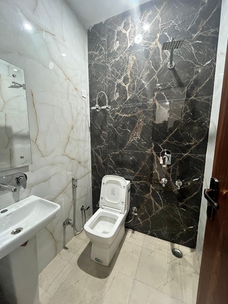 Bathroom, bptp-district-faridabad 4 Bedroom 114 Sq.Yd. Independent House In Sector 81 Faridabad 8220163