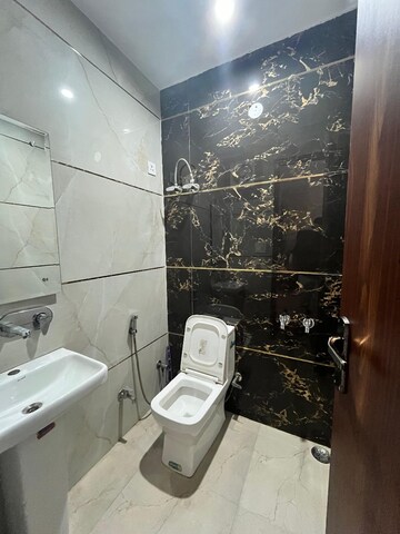 Bathroom in 4 BHK Independent House at BPTP District Faridabad, Sector 81 – for Sale