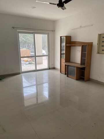 Room in 3 BHK Apartment at Puri Vip Floors, Sector 81 – for Sale