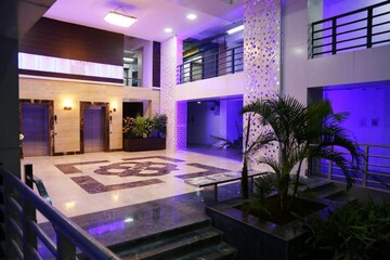 Bedroom in  Office Space at Rajpur Road – for Rent