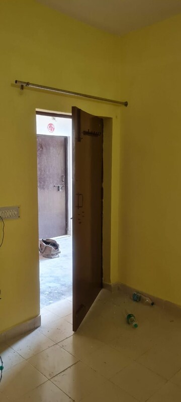 Room in 1 BHK Apartment at Gomti Nagar – for Sale