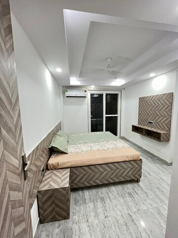 Bedroom in 2 BHK Apartment at Sector 69 – for Rent