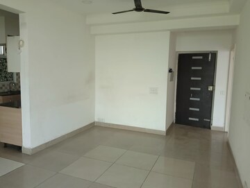 Room in 3 BHK Apartment at Gaur City 2 - 11th Avenue, Sector 16c Greater Noida – for Rent