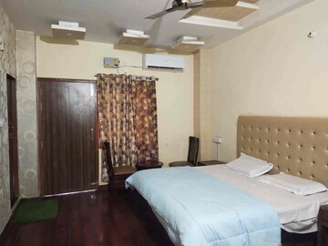 Bedroom in 3 BHK Builder Floor at DLF Vibhuti Khand, Gomti Nagar – for Rent