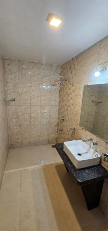 Bathroom in 2 BHK Apartment at Dona Paula – for Rent