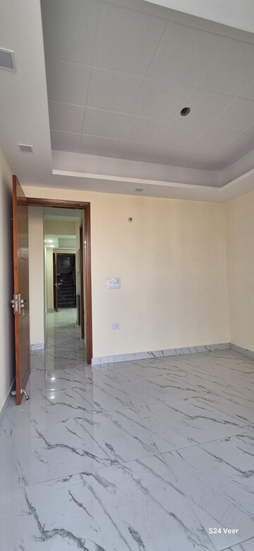 Room in 1 BHK Apartment at Palm Residency Chhatarpur, Chattarpur – for Rent