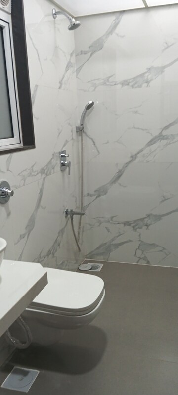Bathroom in 1 BHK Apartment at Vile Parle West – for Rent