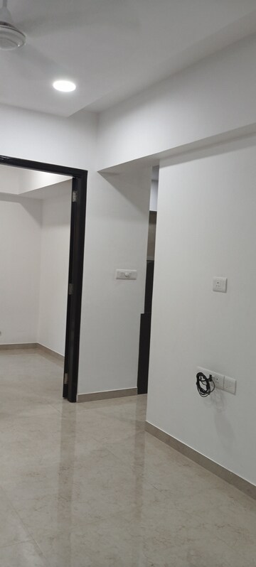 Room in 1 BHK Apartment at Vile Parle West – for Rent