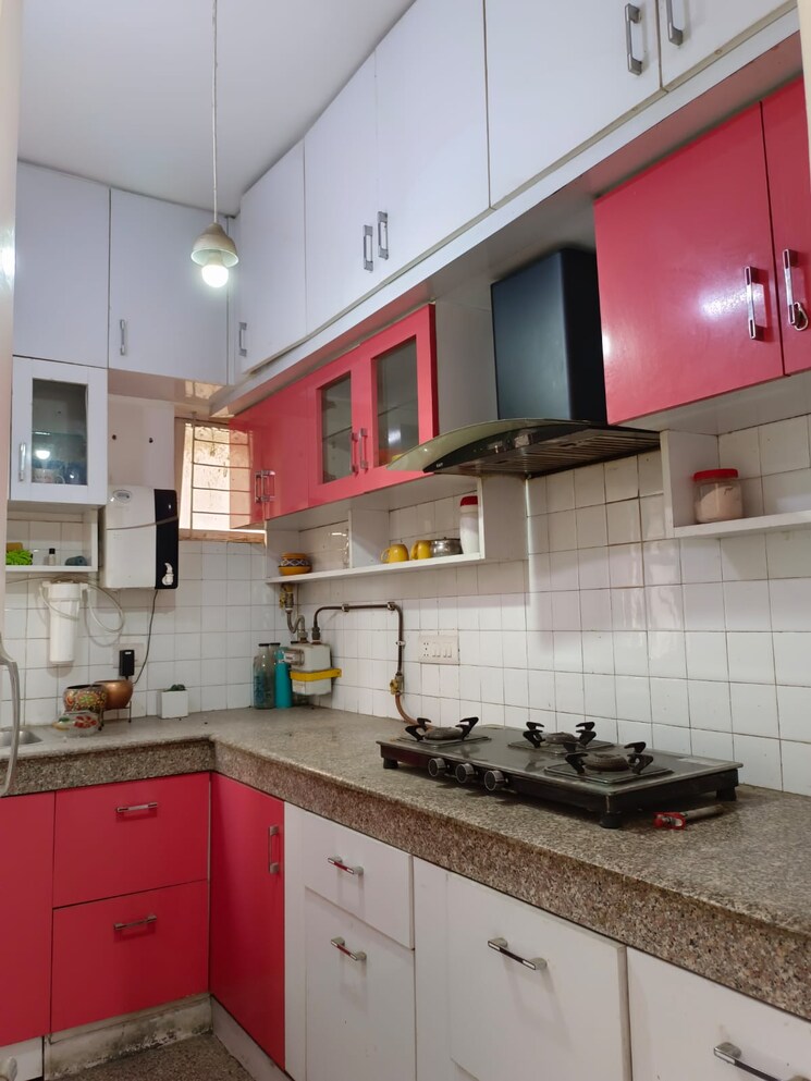 Kitchen, lajpat nagar 4 Bedroom 1800 Sq.Ft. Apartment In Lajpat Nagar Delhi 8220333