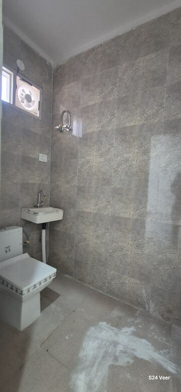 Bathroom in 1 BHK Apartment at Palm Residency Chhatarpur, Chattarpur – for Rent
