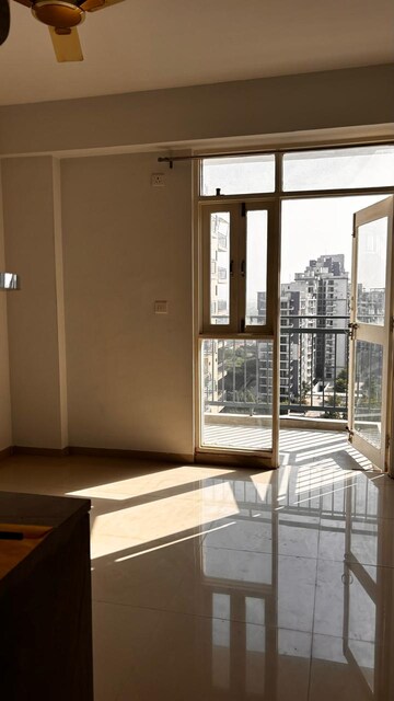 Room in 2 BHK Apartment at Pyramid Elite, Sector 86 – for Rent