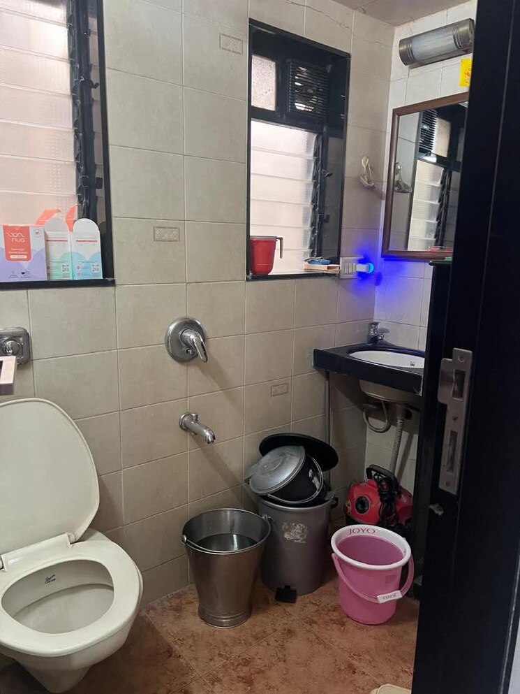Bathroom, sai-smruti-dadar-east 2 Bedroom 700 Sq.Ft. Apartment In Dadar East Mumbai 8220326