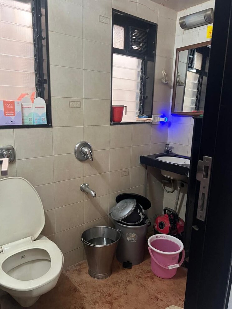 Bathroom, sai-smruti-dadar-east 2 Bedroom 700 Sq.Ft. Apartment In Dadar East Mumbai 8220326