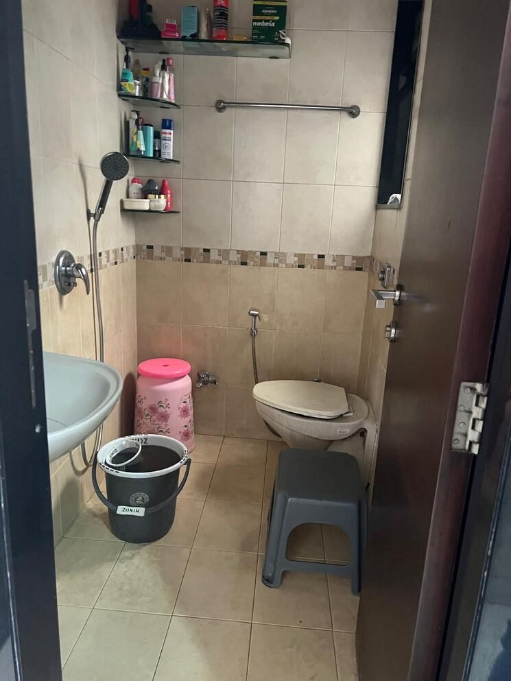 Bathroom, sai-smruti-dadar-east 2 Bedroom 700 Sq.Ft. Apartment In Dadar East Mumbai 8220326