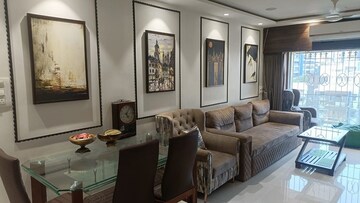 2.5 BHK Apartment For Rent in Khar West