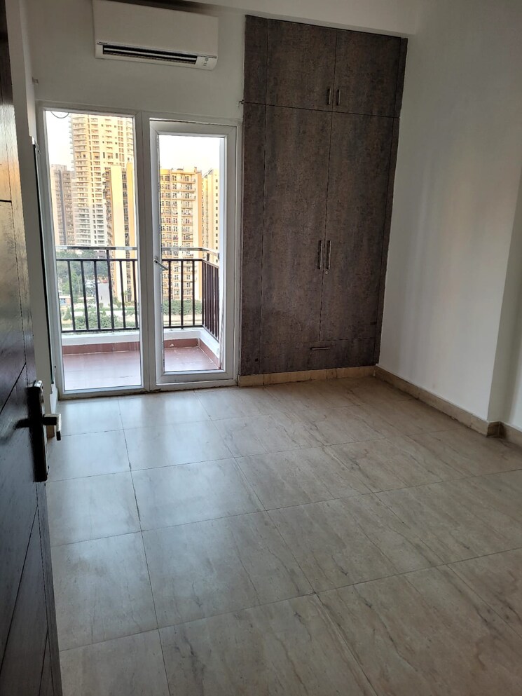 Room, panchsheel-pratistha 3 Bedroom 945 Sq.Ft. Apartment In Sector 75 Noida 8220376