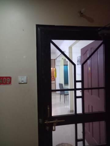 Room in 2 BHK Apartment at Raj Ganga Surya Square, Gomti Nagar – for Rent