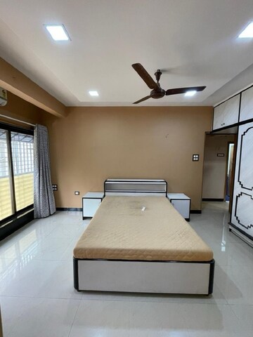 Bedroom in 2 BHK Apartment at Juhu – for Rent
