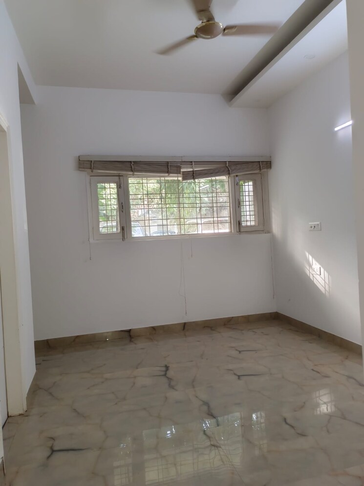 Room, east of kailash 3 Bedroom 1125 Sq.Ft. Builder Floor In East Of Kailash Delhi 8220399