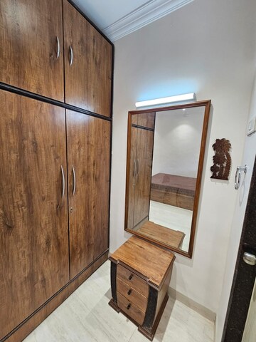 Room in 1 RK Apartment at Khar West – for Rent